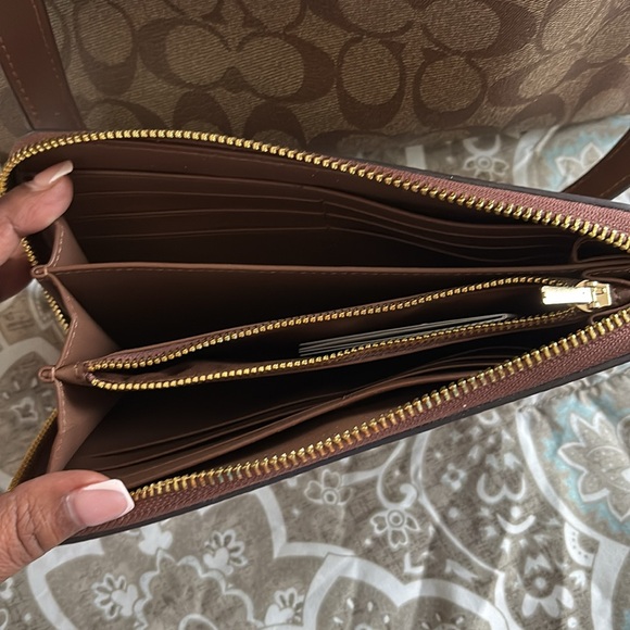 Coach Tote/ Matching Wallet - Picture 3 of 8